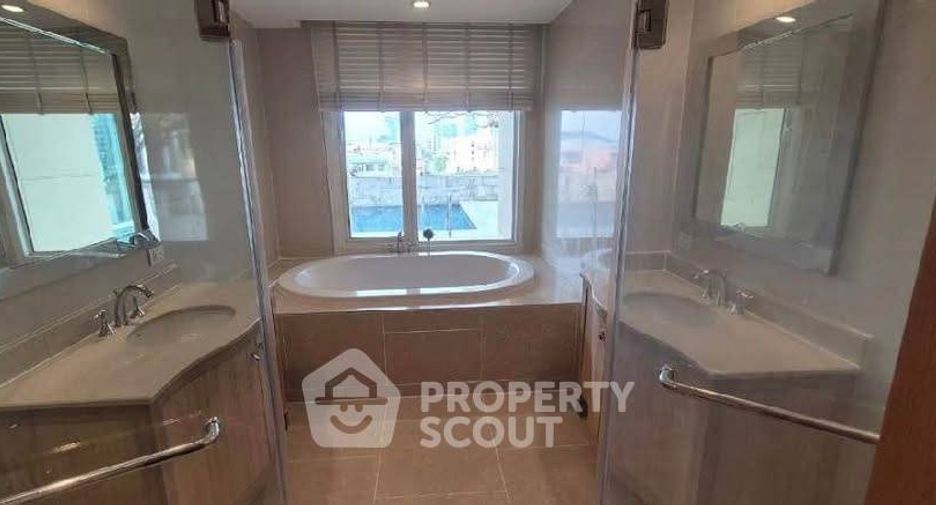 For rent 3 bedrooms condo in Sathon, Bangkok