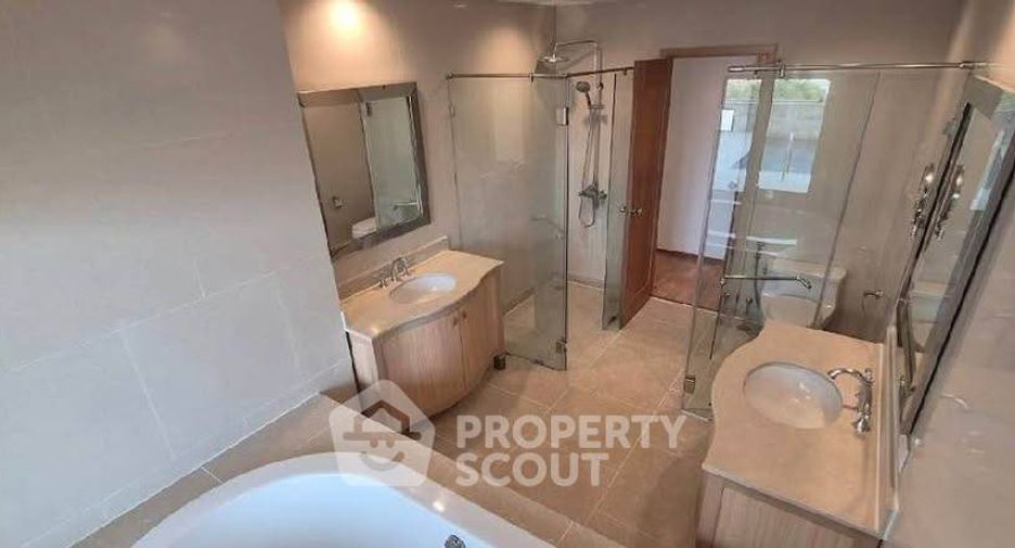For rent 3 bedrooms condo in Sathon, Bangkok