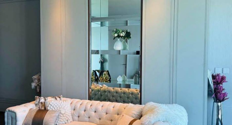 For rent 2 bedrooms condo in Pathum Wan, Bangkok