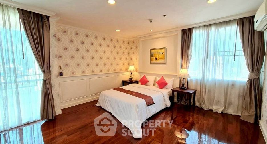 For rent 4 bedrooms apartment in Watthana, Bangkok