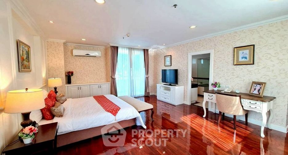 For rent 4 bedrooms apartment in Watthana, Bangkok