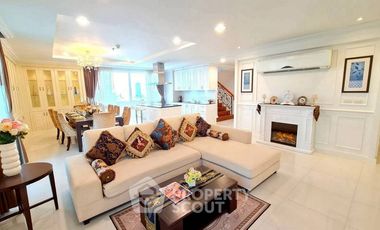 For rent 4 bedrooms apartment in Watthana, Bangkok