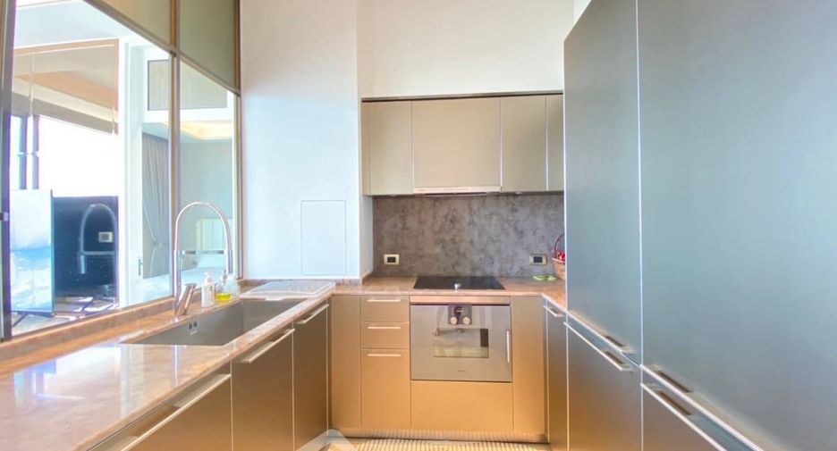 For rent 2 bedrooms condo in Khlong San, Bangkok