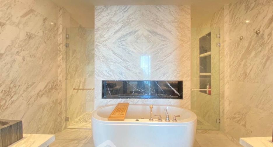 For rent 2 bedrooms condo in Khlong San, Bangkok