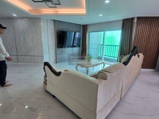For rent 4 bedrooms condo in Huai Khwang, Bangkok