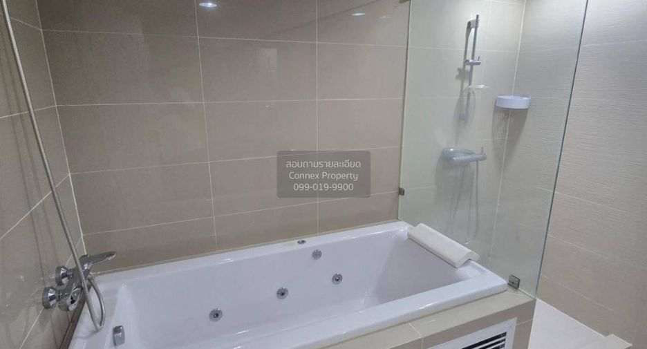 For rent 4 bedrooms condo in Huai Khwang, Bangkok