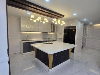 For rent 4 bedrooms condo in Huai Khwang, Bangkok