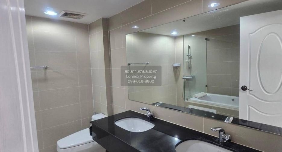 For rent 4 bedrooms condo in Huai Khwang, Bangkok