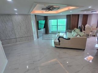 For rent 4 bedrooms condo in Huai Khwang, Bangkok