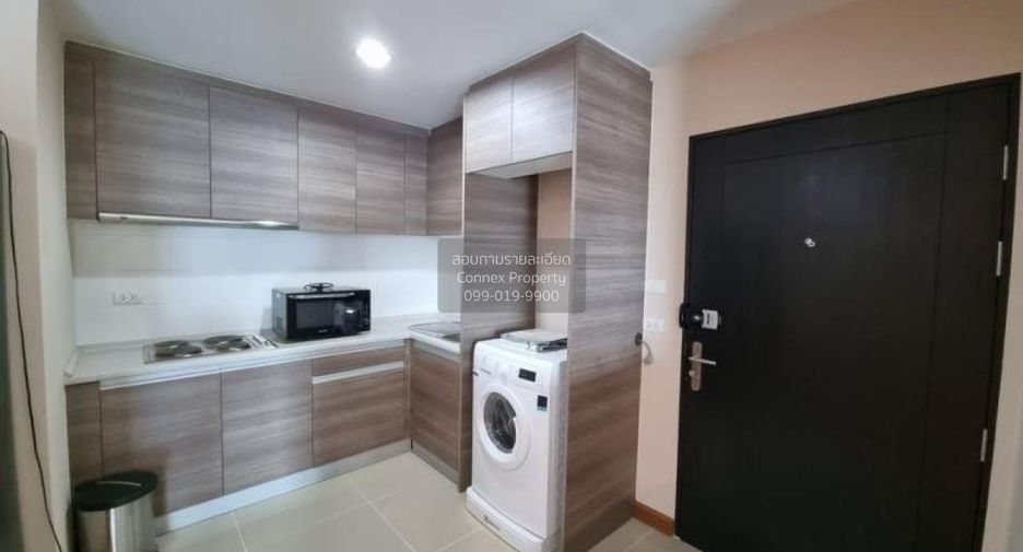 For rent 2 bedrooms condo in Huai Khwang, Bangkok