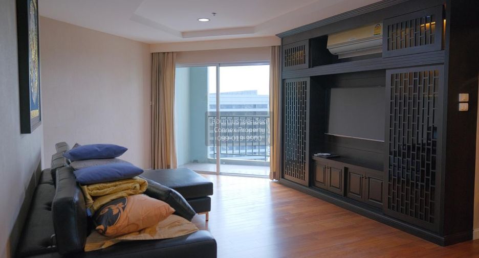 For rent 2 bedrooms condo in Huai Khwang, Bangkok