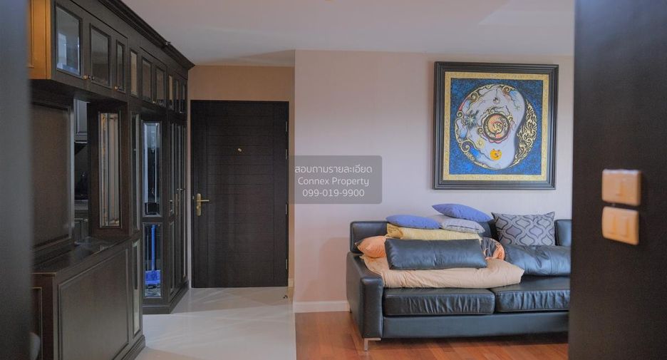 For rent 2 bedrooms condo in Huai Khwang, Bangkok
