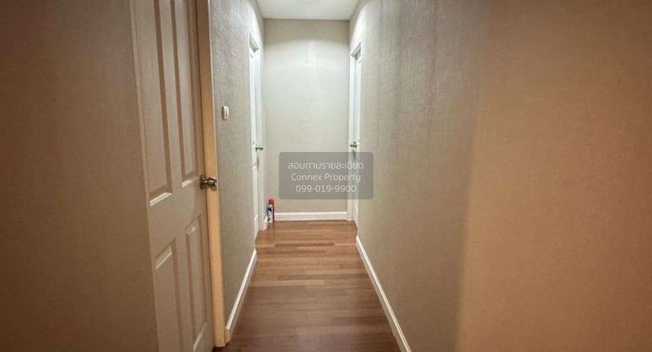 For rent 3 bedrooms condo in Huai Khwang, Bangkok