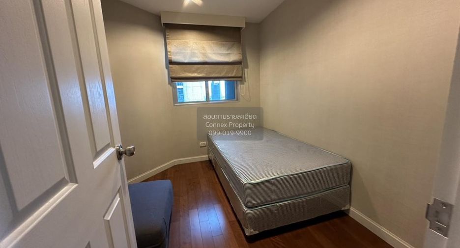 For rent 3 bedrooms condo in Huai Khwang, Bangkok