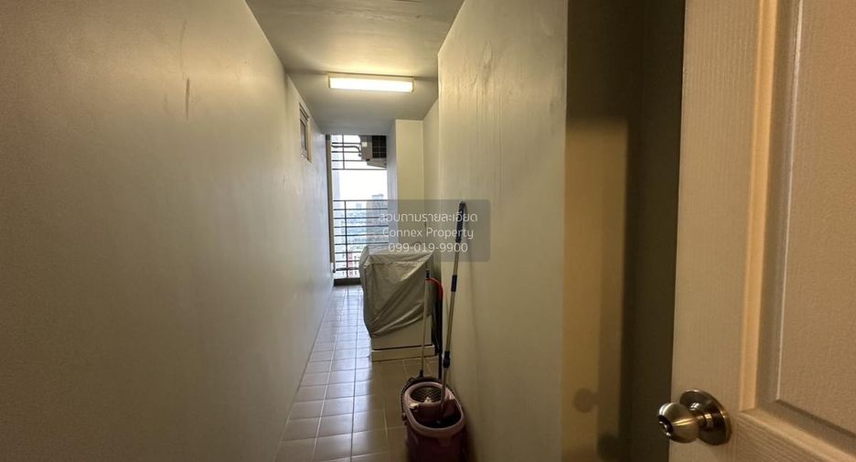 For rent 3 bedrooms condo in Huai Khwang, Bangkok