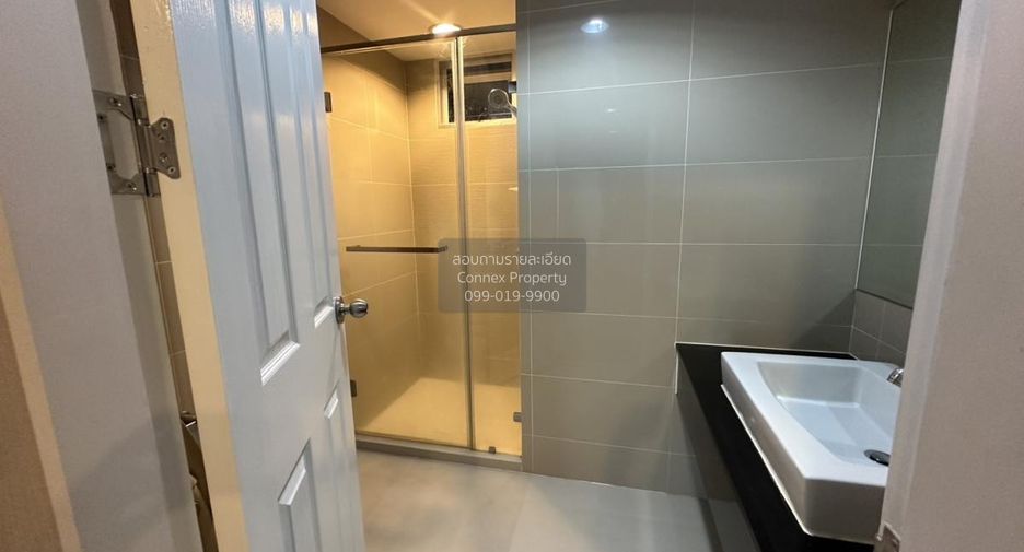 For rent 3 bedrooms condo in Huai Khwang, Bangkok