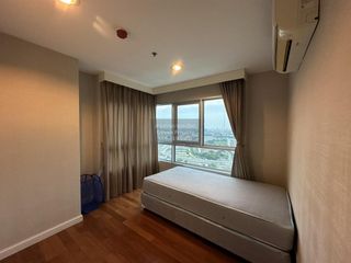 For rent 3 bedrooms condo in Huai Khwang, Bangkok