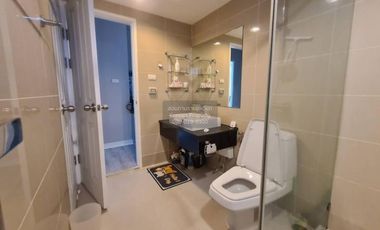 Condo en alquiler de 2 habitaciones en Huai Khwang, Bangkok