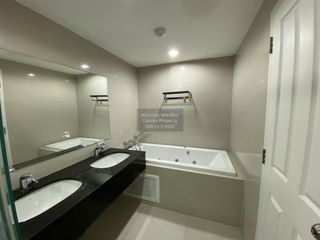 For rent 5 bedrooms condo in Huai Khwang, Bangkok