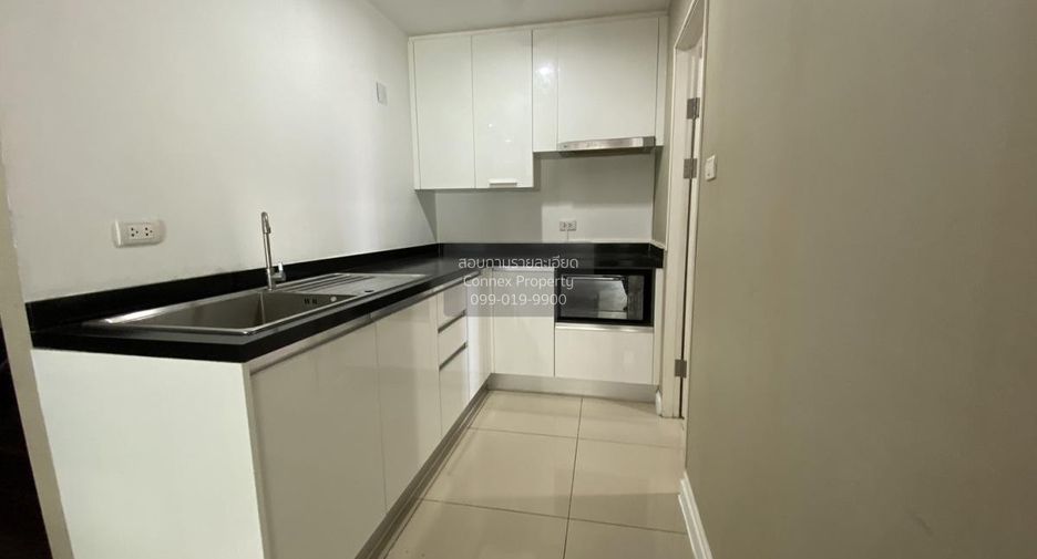 For rent 5 bedrooms condo in Huai Khwang, Bangkok