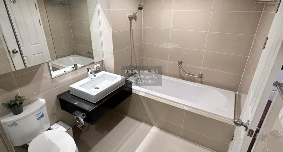 For rent 3 bedrooms condo in Huai Khwang, Bangkok
