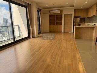 For rent 3 bedrooms condo in Phaya Thai, Bangkok