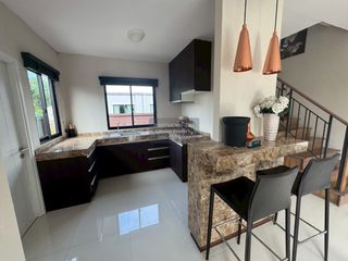 Casa en alquiler de 3 habitaciones en Sam Phran, Nakhon Pathom