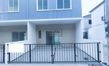 Casa adosada en alquiler de 3 habitaciones en Mueang Samut Sakhon, Samut Sakhon