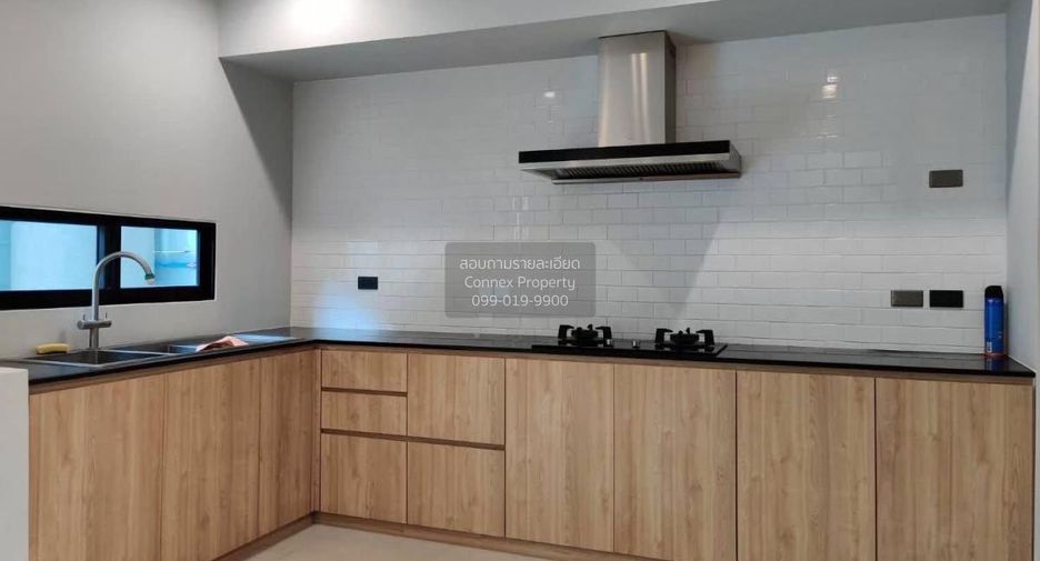 For rent 3 bedrooms townhouse in Suan Luang, Bangkok