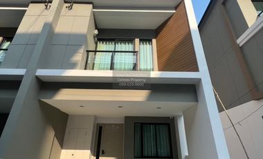 For rent 4 bedrooms townhouse in Bang Khen, Bangkok
