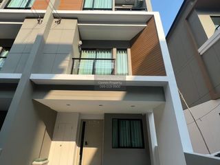 For rent 4 bedrooms townhouse in Bang Khen, Bangkok