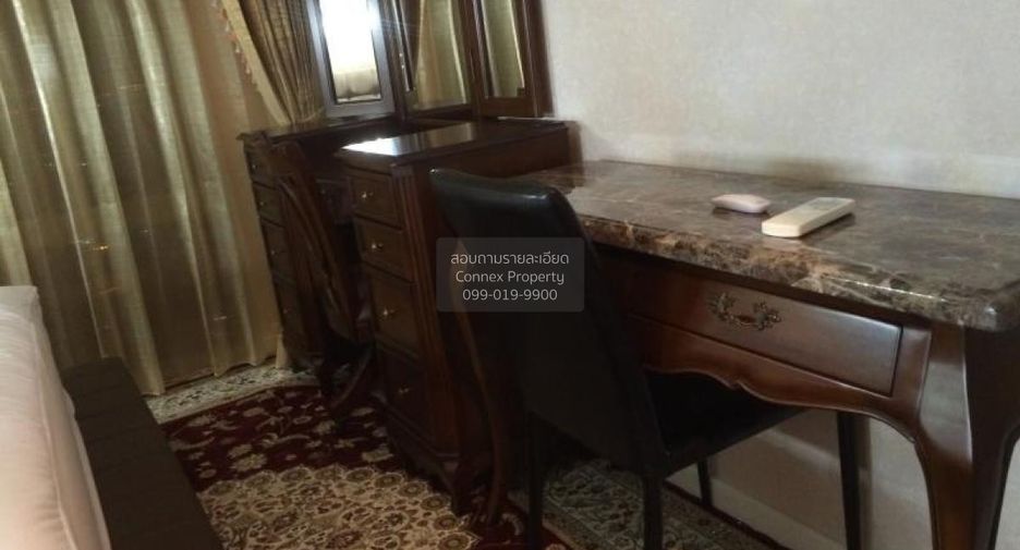 For rent 2 bedrooms condo in Yan Nawa, Bangkok