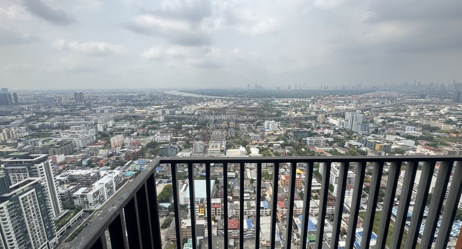 For rent 2 bedrooms condo in Phra Khanong, Bangkok