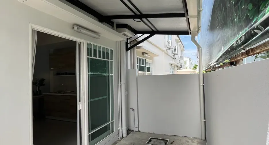For rent 2 bedrooms townhouse in San Sai, Chiang Mai