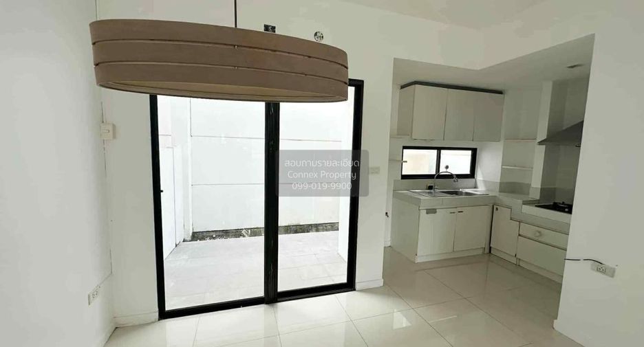 Casa adosada en venta de 3 habitaciones en Thung Khru, Bangkok
