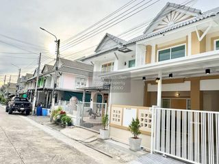 Casa adosada en venta de 3 habitaciones en Bang Bua Thong, Nonthaburi