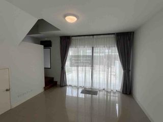 Casa adosada en venta de 3 habitaciones en Bang Bua Thong, Nonthaburi