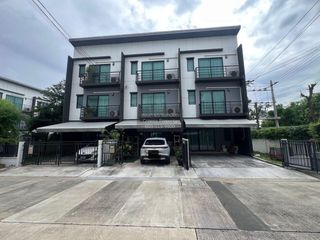Casa adosada en venta de 3 habitaciones en Bang Bua Thong, Nonthaburi