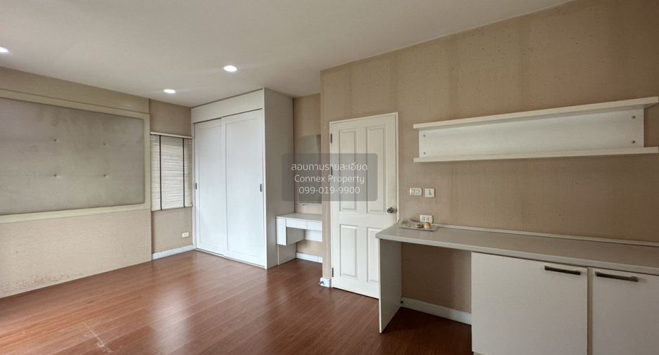For sale 4 bedrooms house in Mueang Nonthaburi, Nonthaburi