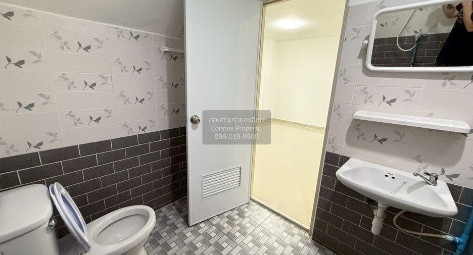 For sale 3 bedrooms townhouse in Khlong Luang, Pathum Thani