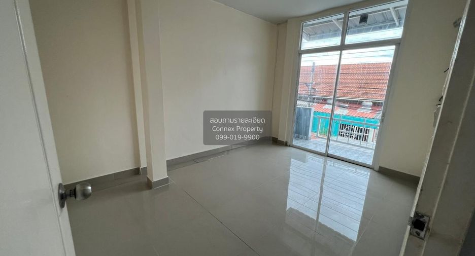 For sale 3 bedrooms townhouse in Khlong Luang, Pathum Thani