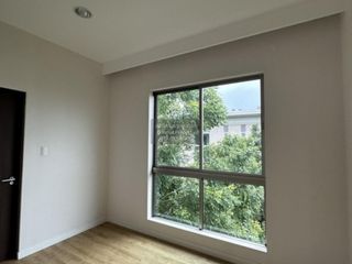 Casa adosada en venta de 3 habitaciones en Khan Na Yao, Bangkok