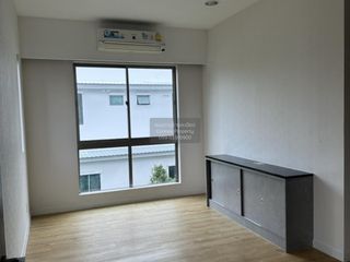 Casa adosada en venta de 3 habitaciones en Khan Na Yao, Bangkok