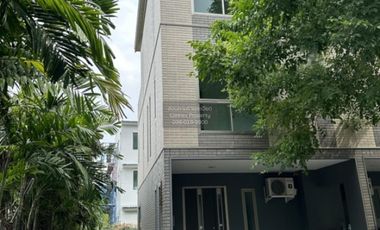 For sale 3 bedrooms townhouse in Khan Na Yao, Bangkok