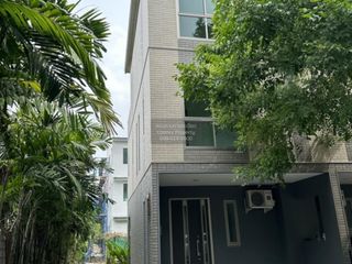 Casa adosada en venta de 3 habitaciones en Khan Na Yao, Bangkok