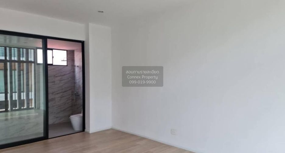 For sale 3 bedrooms townhouse in Saphan Sung, Bangkok