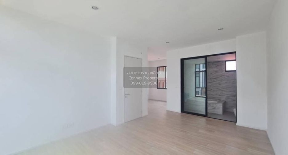 For sale 3 bedrooms townhouse in Saphan Sung, Bangkok
