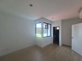 Reihenhaus zum Kauf mit 3 Zimmer in Saphan Sung, Bangkok