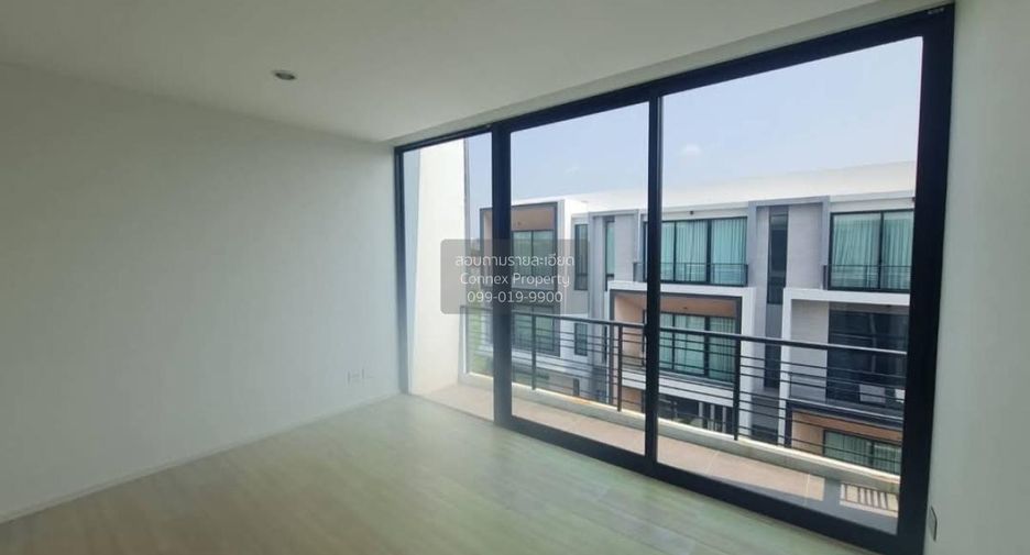 For sale 3 bedrooms townhouse in Saphan Sung, Bangkok