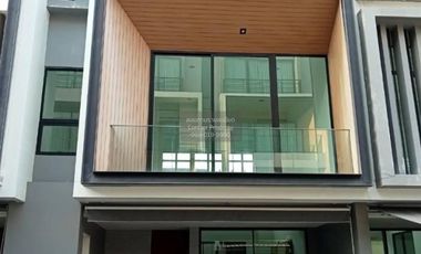 For sale 3 bedrooms townhouse in Saphan Sung, Bangkok